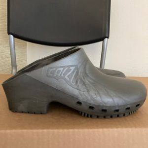 CALZURO metallic grey clogs 35/36 (6.5-7)